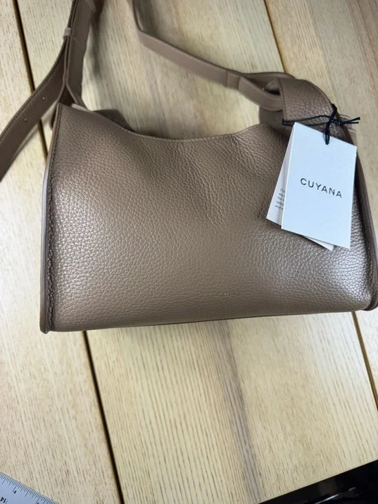 Cuyana Double Loop Bag Cappuccino. - Picture 10 of 12